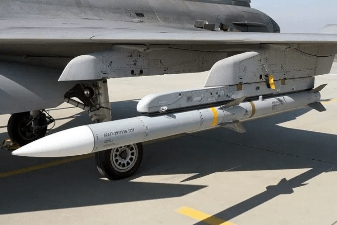 AIM-120 AMRAAM