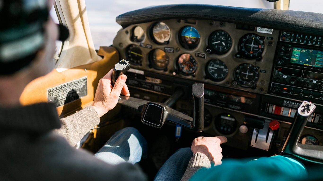 Sport Pilot vs Private Pilot: Key Differences, Costs, and Considerations.