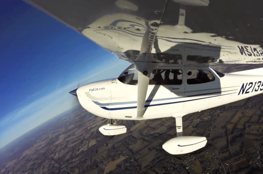 Cessna 172 Climbing