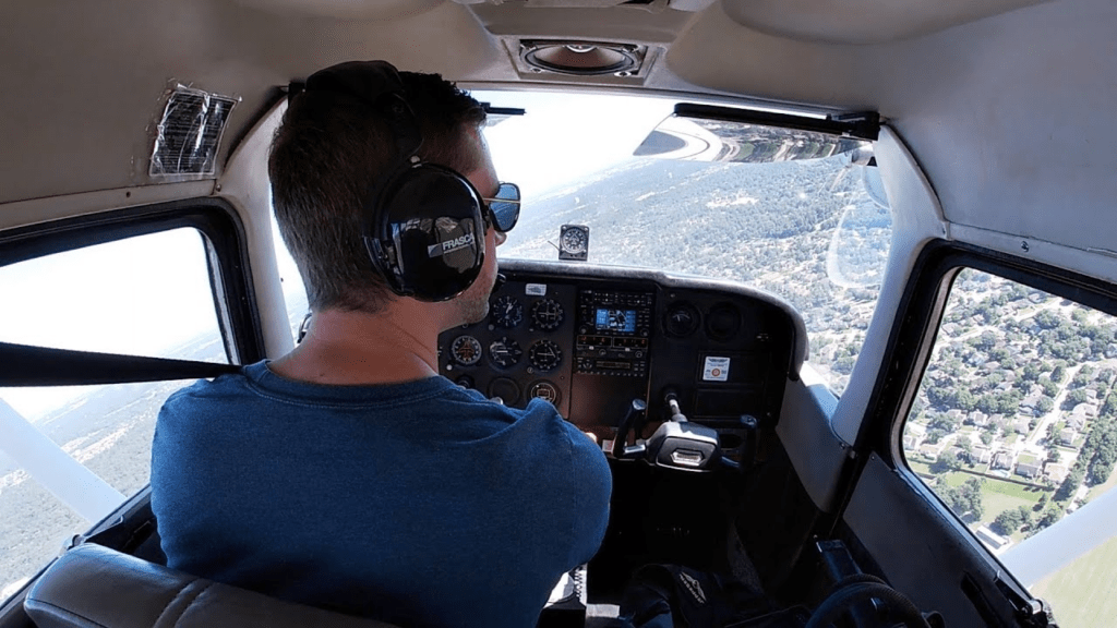 Cessna 172 Turn to final